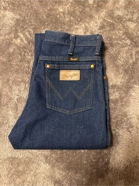 Wrangler Men's Straight Jeans in Indigo Blue with Tan Patch